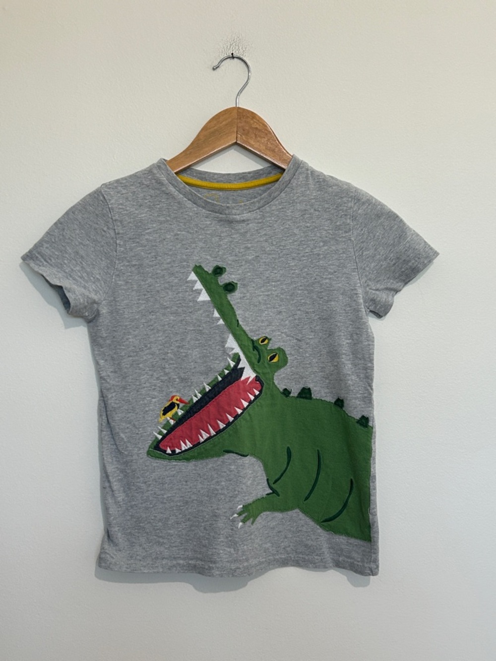 Mini Boden Grey Tee with Green Crocodile Size‎ 9 10